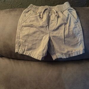 Boys 2T garanimals shorts in good condition.